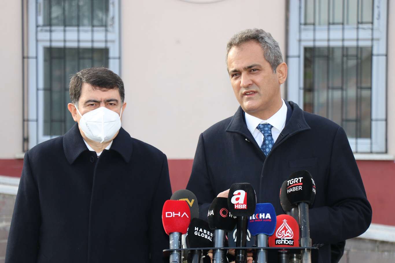 ​Milli Eğitim Bakanı Özer: Salgın nedeniyle tatili uzatacak bir durum yok